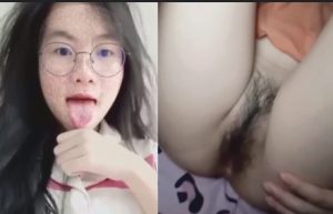 Clip Sex Trần Thảo Nhi 2ka9 Rau Dâm Cực Dễ Dụ
Clip Sex Trần Trà My 2ka9 rau dâm cực dễ dụ: thấy em ấy để nick facebook ava trống, kêu có nhu cầu chat sex, thử nhắn vui ai ngờ em ấy đồng ý phát một. Mà bất ngờ một cái là em Trần Trà My ngon vkl luôn anh em ạ. Lúc em ấy mới gửi clip thủ dâm cứ tưởng đưa clip giả, nhưng sau nhiều lần xác nhận mới biết hôm nay chat sex vớ được hàng ngon.